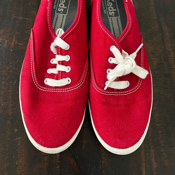 Red Keds - Picture 1 of 3